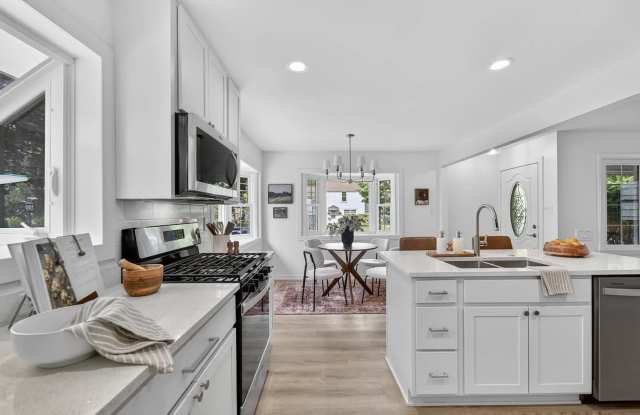 5554 N Navajo Ave