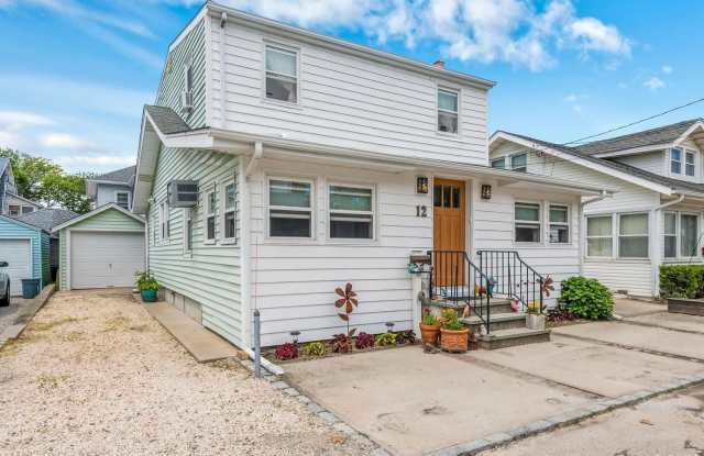 12 Warren Avenue