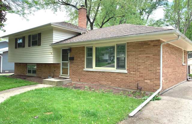 121 Elmwood Drive