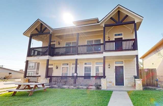 303 Ash Street unit: B