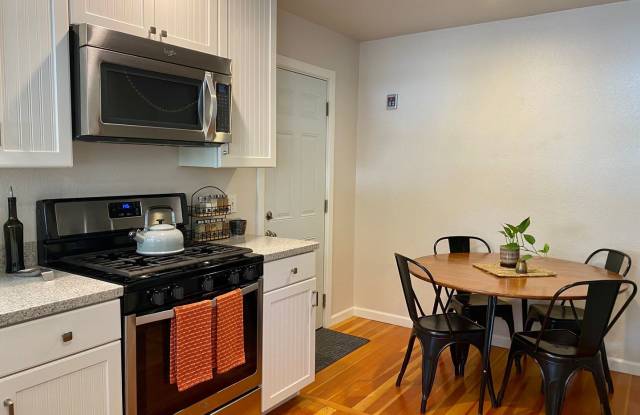 Move in Ready!  Bright Charmer in downtown Chico