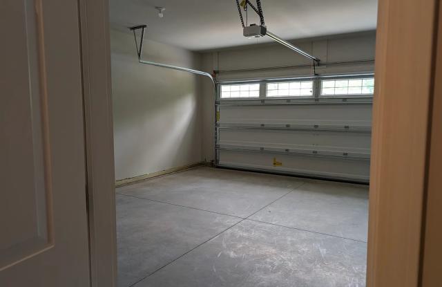 Photo of Room in 5 Bedroom Home at Reeves St