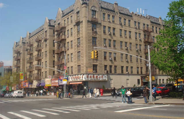 136-05 Sanford Ave