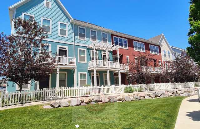 Great 3 Bd 2.5 Bath Townhome 2 Car Garage