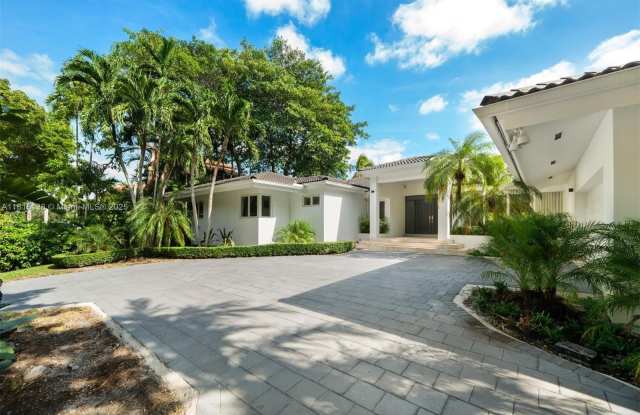 Photo of 7155 Los Pinos Blvd