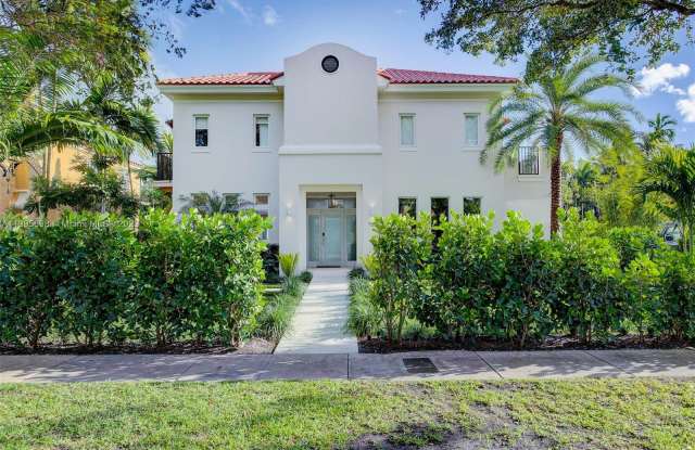 722 Navarre Ave