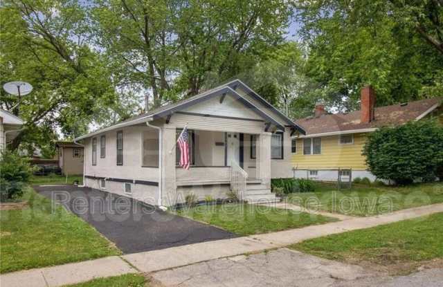 3307 Center Street - 3307 Center Street, Des Moines, IA 50312