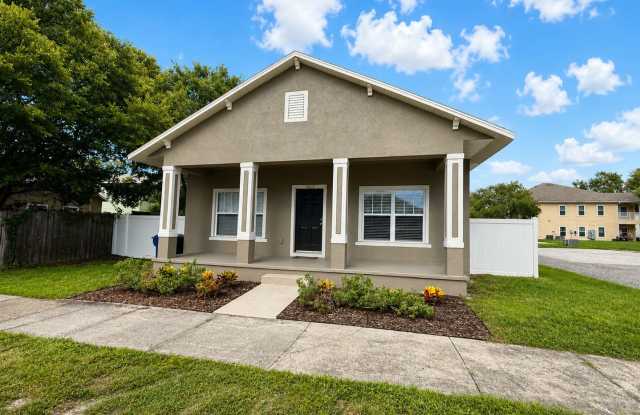 Seminole Heights 4-Bedroom Home with Fenced Yard & Community Amenities