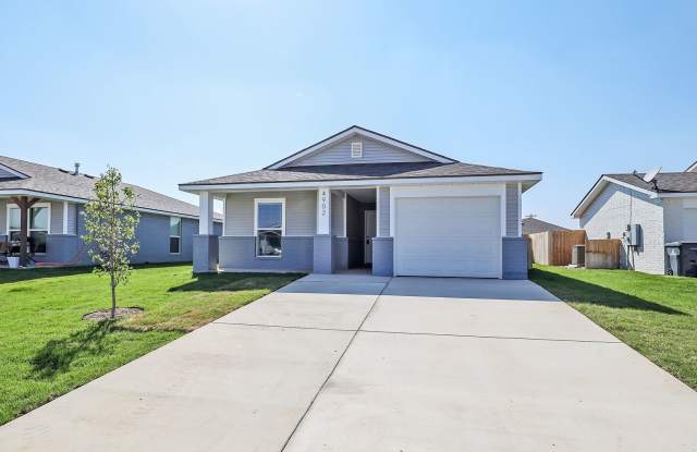 New listing in Tradewind square! 4902 Locker
