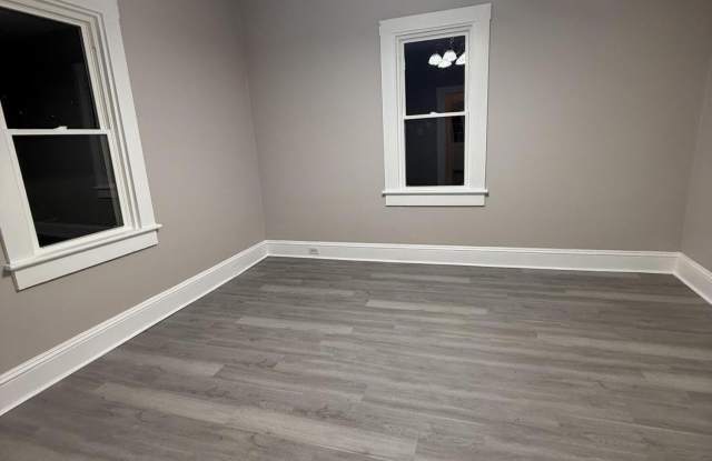 Photo of 929 Stafford Avenue unit: 2