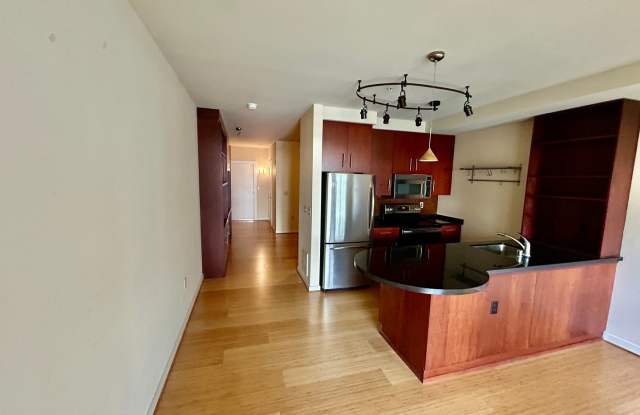 Fantastic Studio Apartment with 2 parking spaces included! AVAILABLE NOW!
