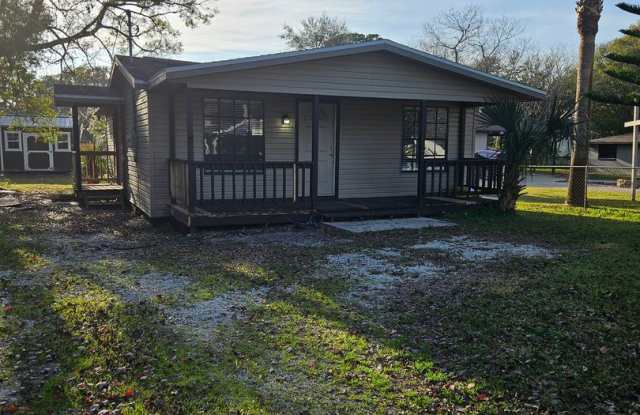 2 bedroom 1 bath NEWLY RENOVATED