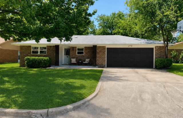 2220 Louise Lane