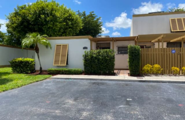 1724 SW 131 Place - 1724 Southwest 131st Place, Tamiami, FL 33175