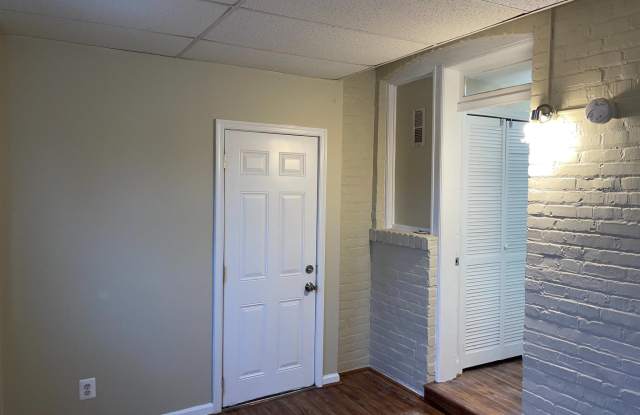 2210 NICHOLSON Street SE unit: 3
