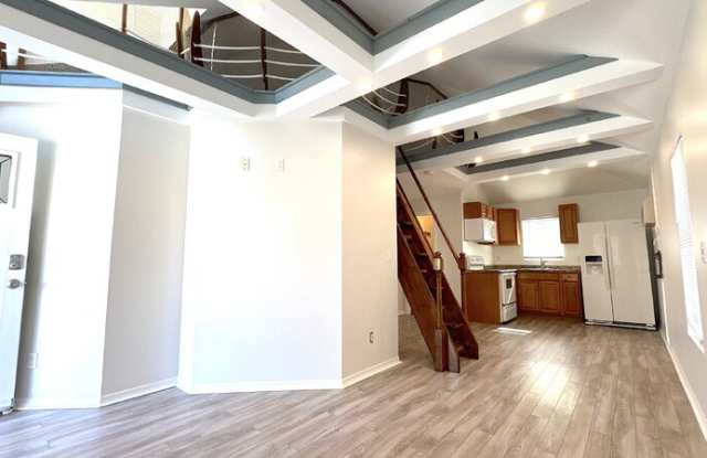 215 North Wild Olive Avenue