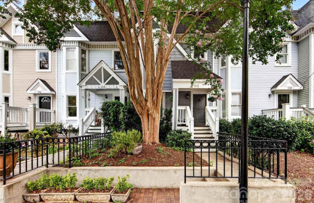 312 W 10th Street