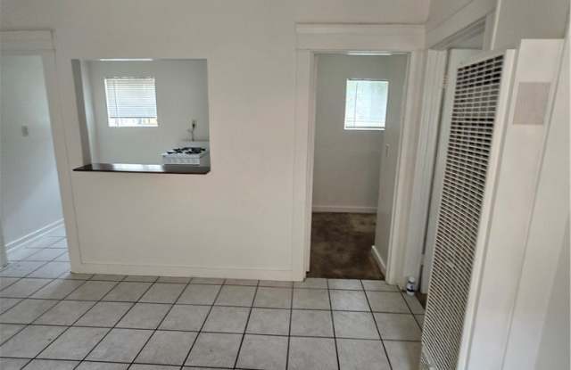 1777 Cerritos Avenue