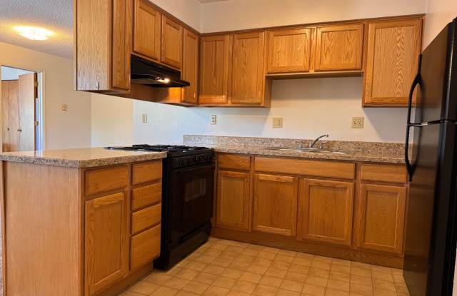 MONTH TO MONTH RENTAL AVAILABLE WITH VIEWS OF THE CITY!
