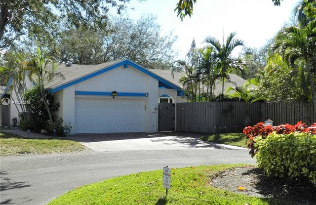 32 Cedar Way - 32 Cedar Way, Cooper City, FL 33026