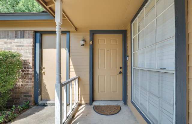 11919 Sunhillow Bnd, Unit B