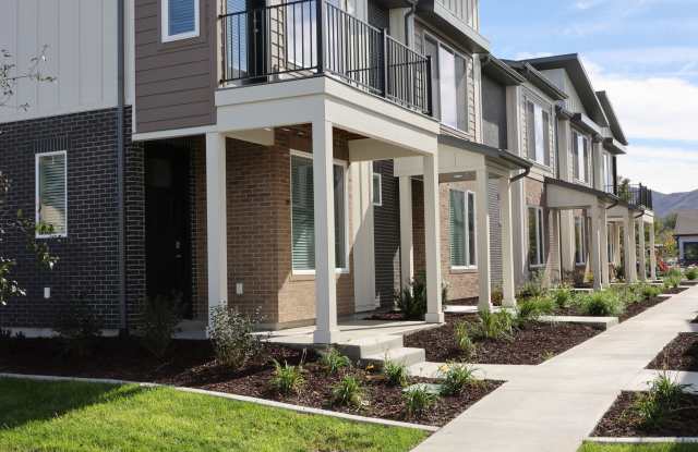 652 East 12225 South