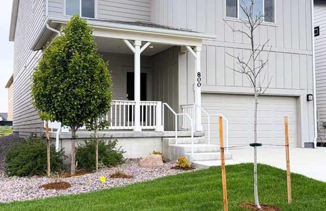 Beautiful Model Home in New Johnstown Neighborhood!