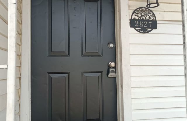 Cute 1 bed spacious unit. Comes with a stove, fridge, wall heater, and window A/C unit