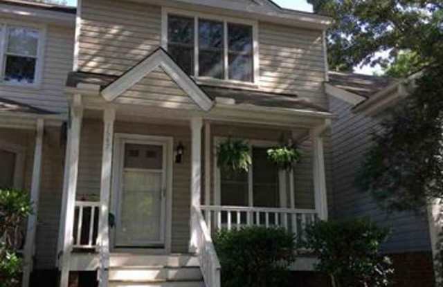 2 Bedroom Townhouse near NC State - 1647 Claiborne Court, Raleigh, NC 27606