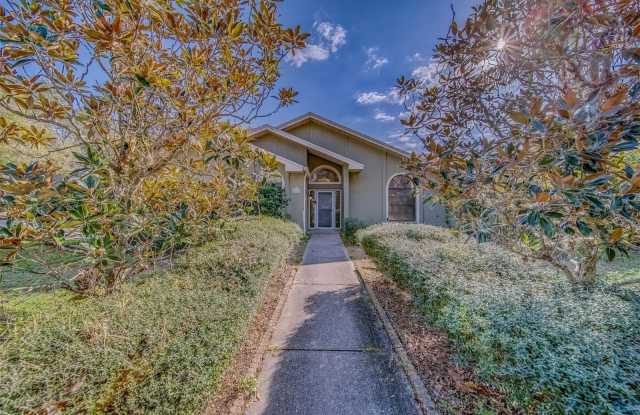 1112 WOODCREST AVENUE