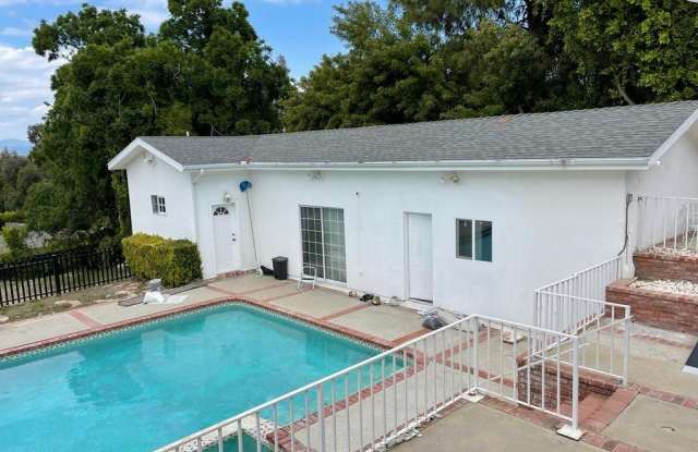 Photo of 4910 Brewster