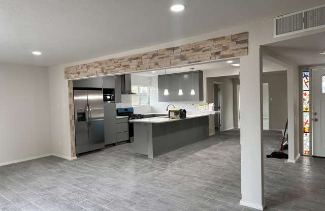 1540 Country Club Circle