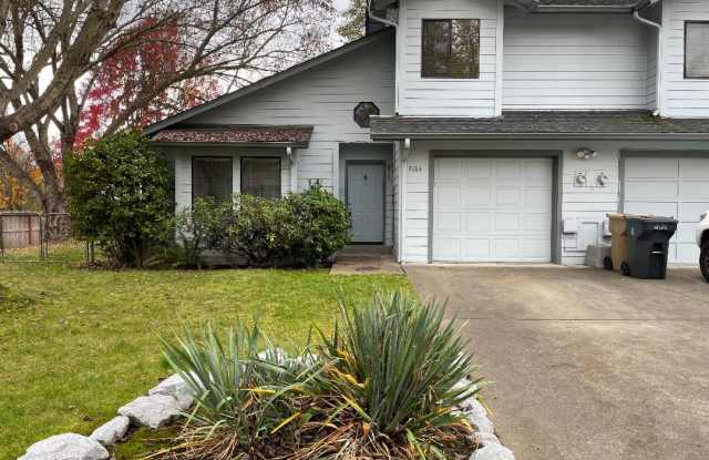 Photo of 2184 NW North Hill Dr