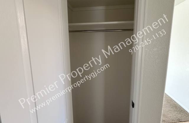 3043 1/2 Regal Ct