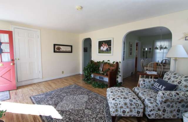2012 W Petty - Beautiful 4-bedroom, 2-bathroom Spacious home with Garage and W/D hookup! Original hard wood floors throughout!