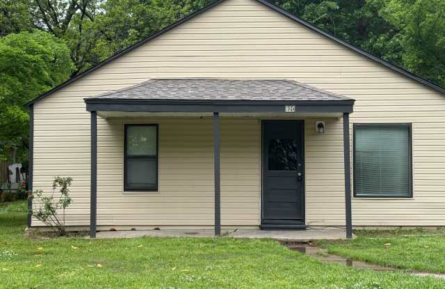 Adorable Small Broken Arrow Home, Close to the Rose District!