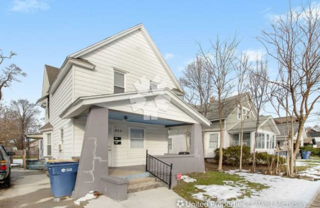 855 Oakhill St. SE - 855 Oakhill Street Southeast, Grand Rapids, MI 49507