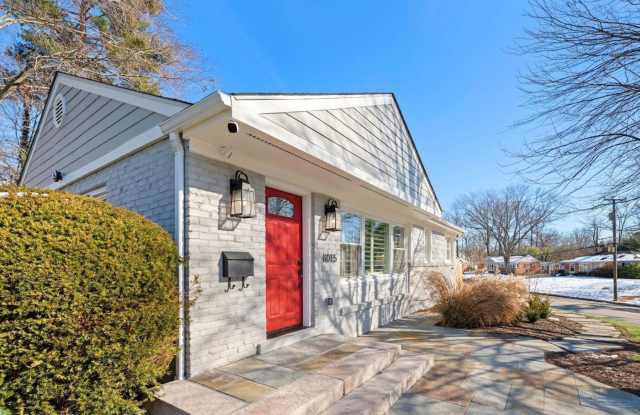 8015 Bainbridge Rd