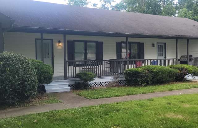 2 Bedroom/2 Bath Duplex Conveniently Located Minutes to I-285
