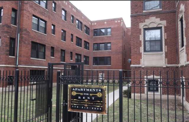 Photo of 1704 West Albion Avenue