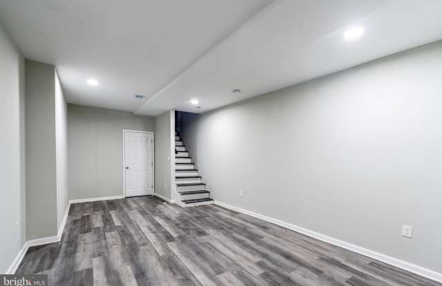 1733 E LAFAYETTE Avenue