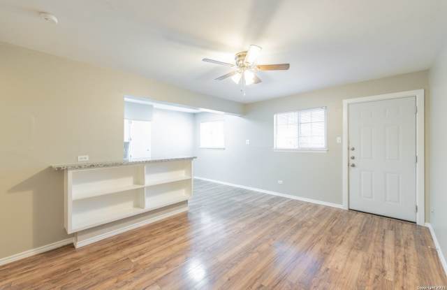 615 Vance Jackson Rd unit: 101