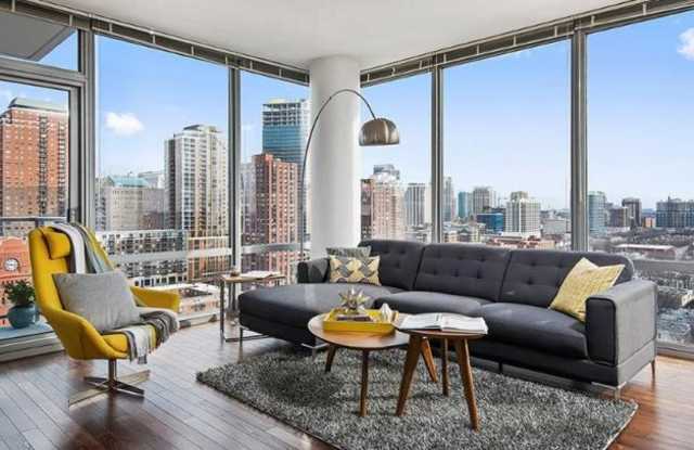 716 S Clark
