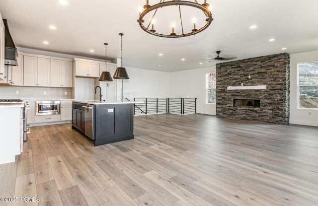 5996 N Fairview Drive