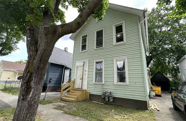 12 Fien St-Down