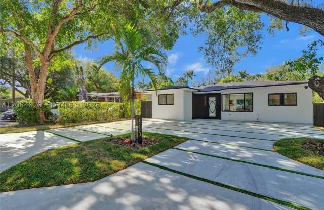 2380 NE 184th Ter