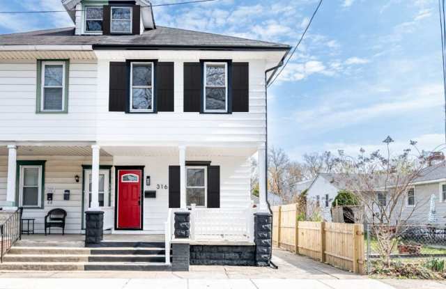 316 W 4th St