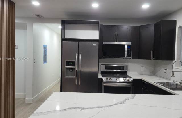 Photo of 2310 Nw 103rd St