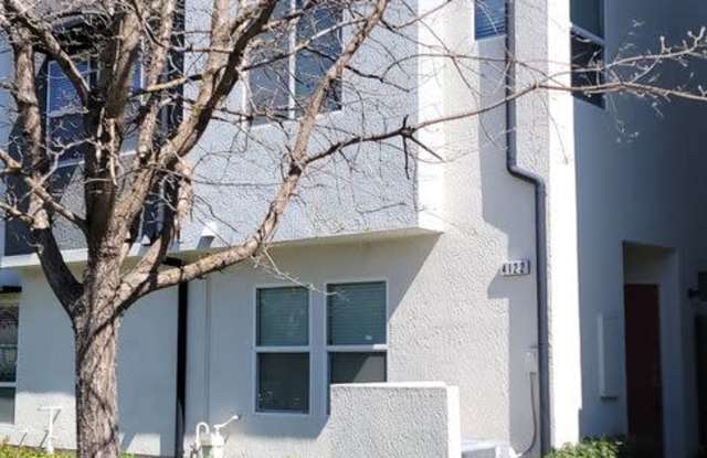 Adorable 2 Bedroom 2 Bath Condo - 4122 Beechcraft Way, Sacramento, CA 95834