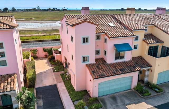 Photo of 4297 Carpinteria Avenue unit: 8